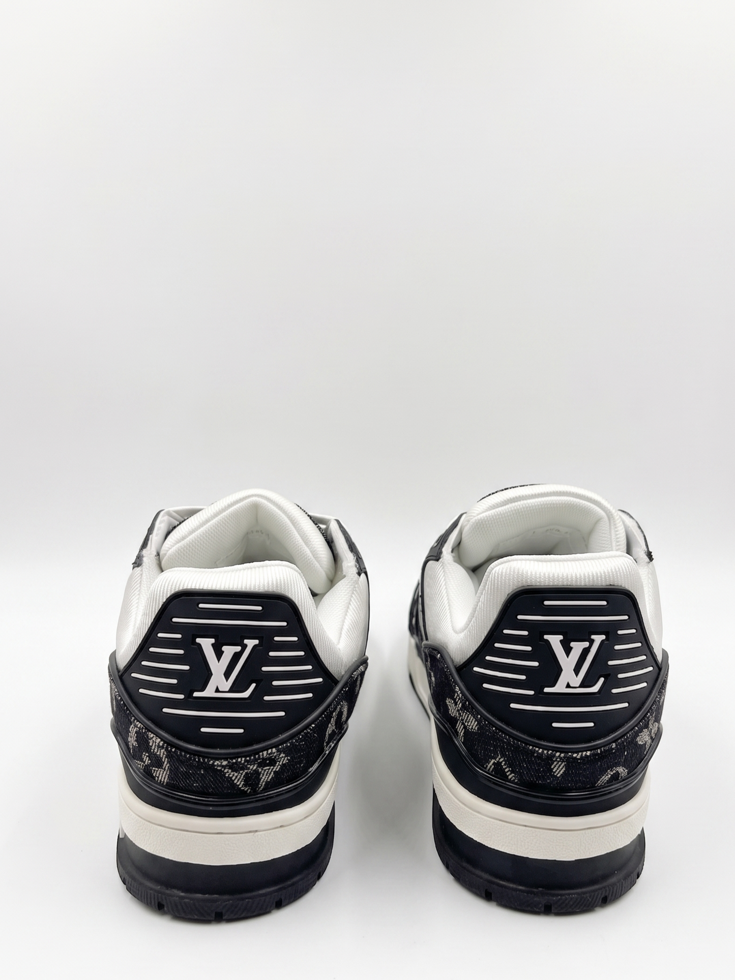 LOUIS VUITTON B-W