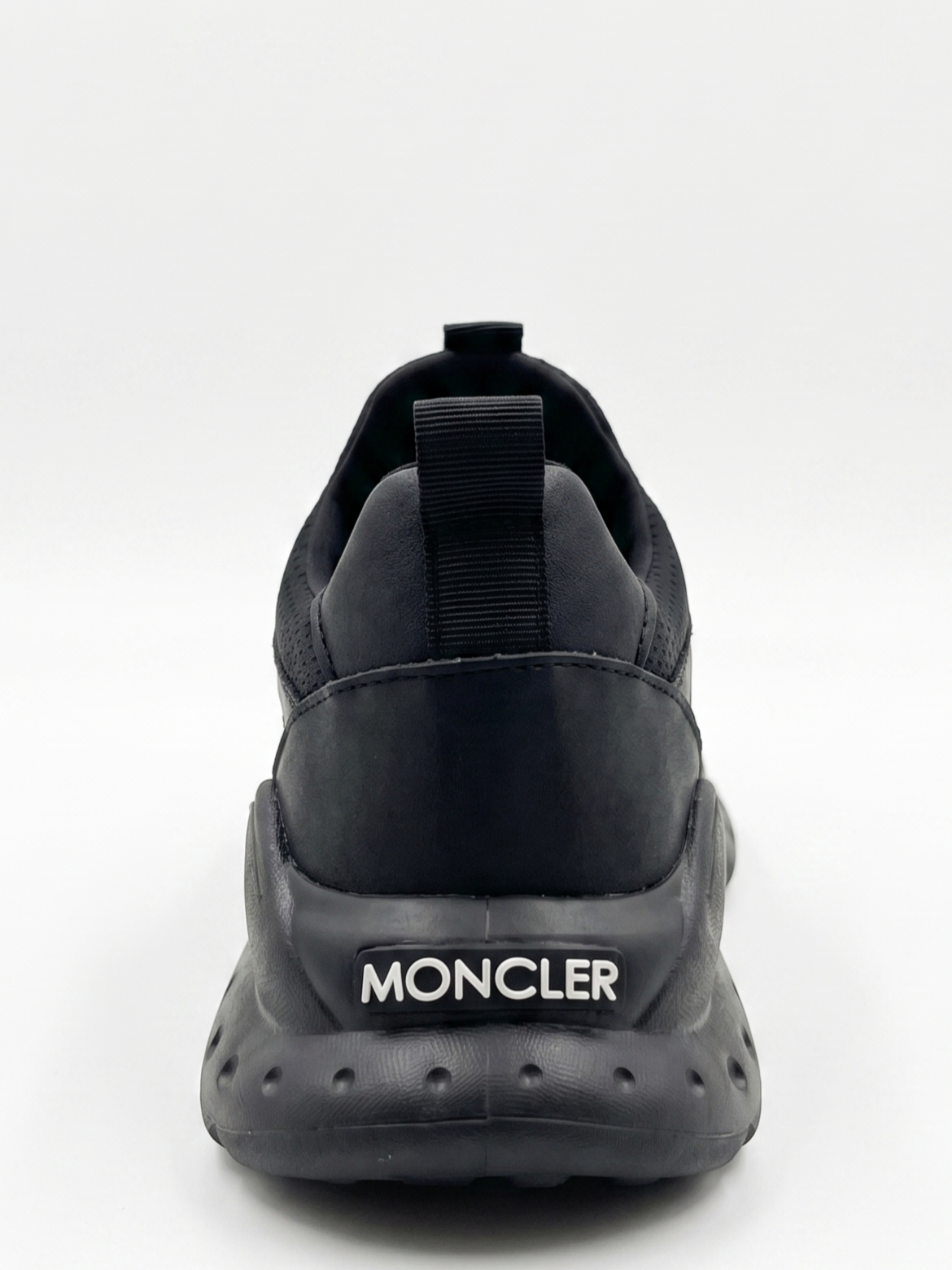 MONCLAER B