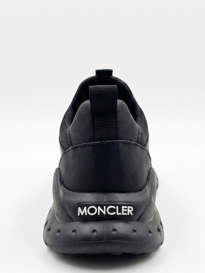 MONCLAER B