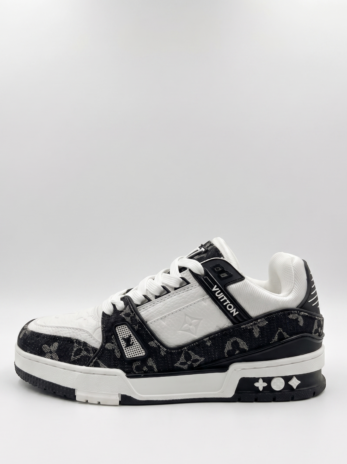 LOUIS VUITTON B-W