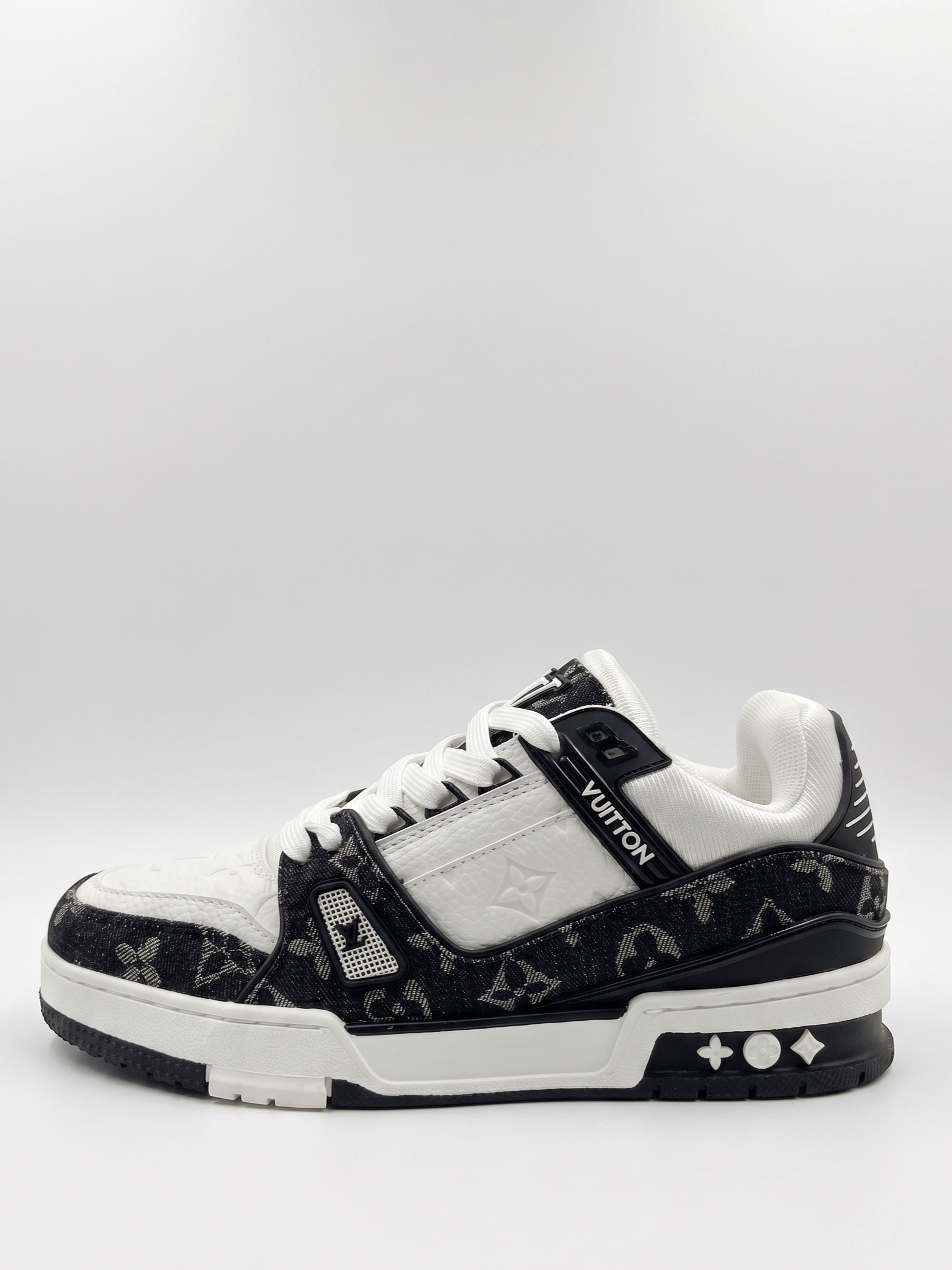 LOUIS VUITTON B-W