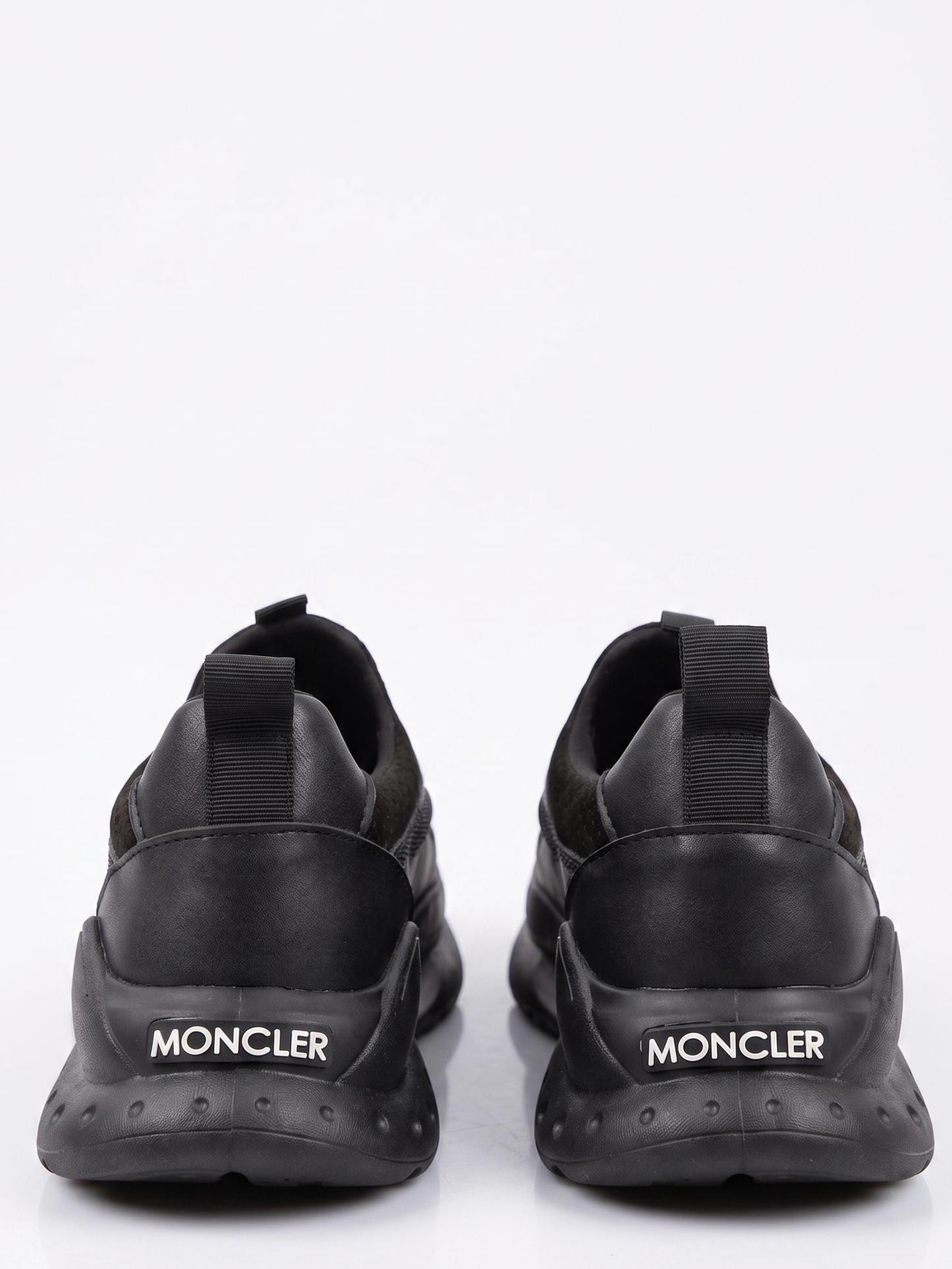 MONCLAER B
